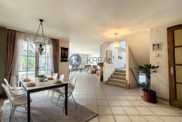 Charmante maison individuelle avec vaste jardin dans un quartier familial