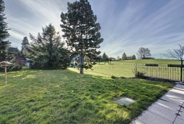 Lumineuse et spacieuse : Maison familiale de 5.5 pièces avec jardin de plus de 500 m²
