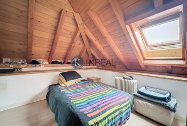 Au coeur de la ville : Immeuble résidentiel et commercial