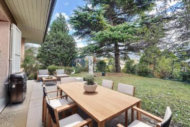 Charmante maison individuelle avec vaste jardin dans un quartier familial