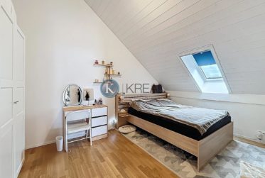 Appartement moderne avec balcon et place de parc intérieure
