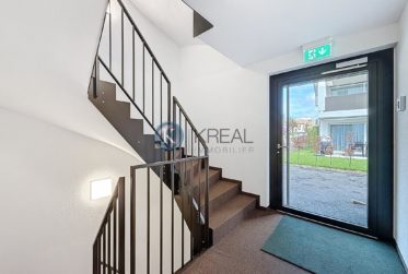 Appartement moderne avec balcon et place de parc intérieure