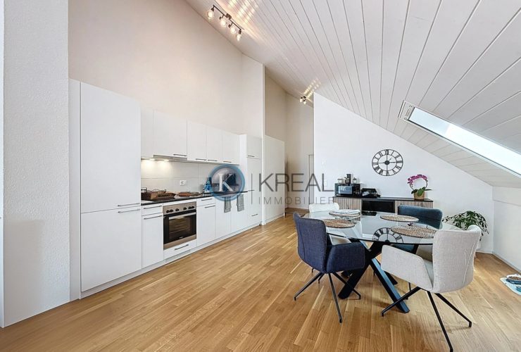 Appartement moderne avec balcon et place de parc intérieure