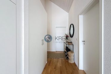 Appartement moderne avec balcon et place de parc intérieure