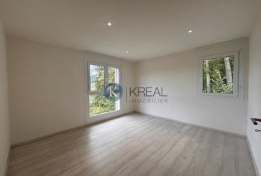 Villa mitoyenne moderne – Confort, luminosité et situation idéale