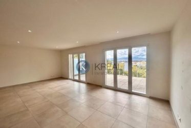 Villa mitoyenne moderne – Confort, luminosité et situation idéale