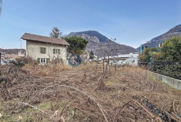 Parcelle à bâtir avec immeuble existant – à conserver ou à repenser selon votre projet !