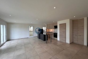 Villa mitoyenne moderne – Confort, luminosité et situation idéale