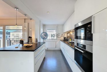 Magnifique duplex 5.5 pièces rénové avec goût : espace et lumière au rendez-vous !