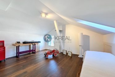 Magnifique duplex 5.5 pièces rénové avec goût : espace et lumière au rendez-vous !