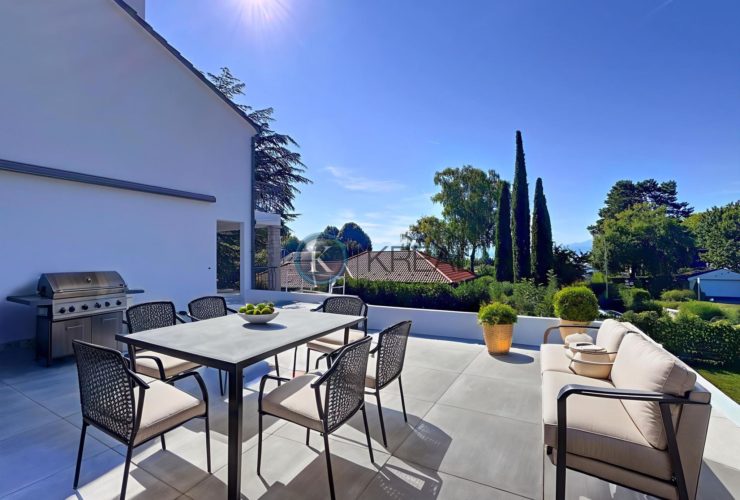 Opportunité rare : appartement avec terrasse dans une PPE rénovée, à 100 m du lac