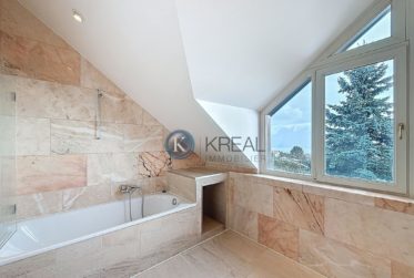 Belle maison lumineuse offrant une vue dégagée sur le lac Léman !