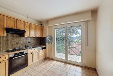 Appartement de charme au dernier étage, à deux pas du lac Léman !
