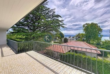 Appartement de charme au dernier étage, à deux pas du lac Léman !