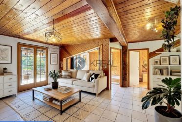 Spacieuse maison individuelle avec deux logements et grand potentiel