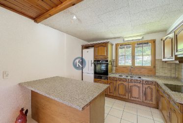 Spacieuse maison individuelle avec deux logements et grand potentiel