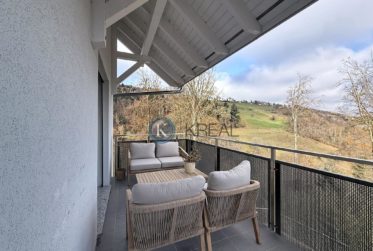 Superbe villa mitoyenne, prestations de qualité et emplacement privilégié