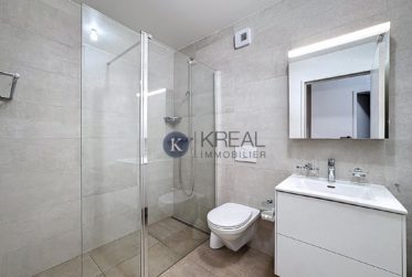 Confort moderne et durabilité : 3.5 pièces avec loggia et jardin à Échallens