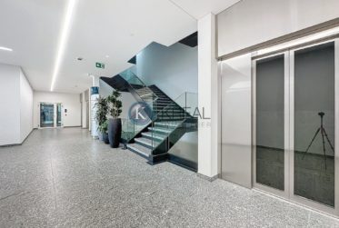 Opportunité unique espace de stockage neuf et aménagé