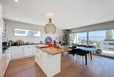 Cadre de vie privilégié : 4,5 pièces moderne avec balcon et vue exceptionnelle sur le lac