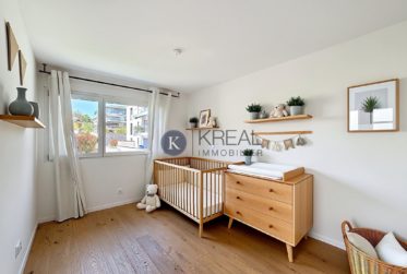 Cadre de vie privilégié : 4,5 pièces moderne avec balcon et vue exceptionnelle sur le lac