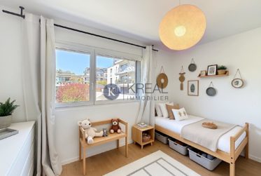 Cadre de vie privilégié : 4,5 pièces moderne avec balcon et vue exceptionnelle sur le lac