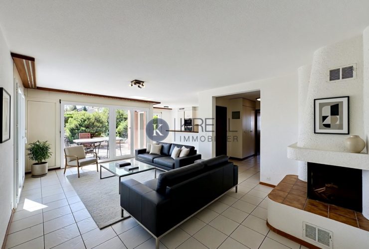 Spacieux appartement avec potentiel et espaces extérieurs uniques
