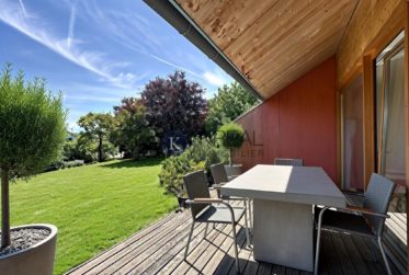 Charmante maison jumelée de 5.5 pièces avec jardin arboré et terrasse ensoleillée