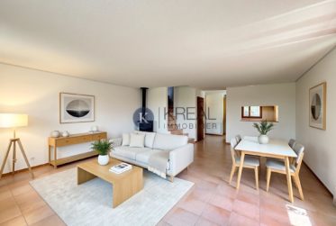 Cadre résidentiel recherché : villa de 5.5 pièces avec beaux volumes et jardin clôturé