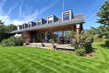 Charmante maison jumelée de 5.5 pièces avec jardin arboré et terrasse ensoleillée