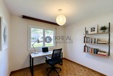 Spacieux appartement avec potentiel et espaces extérieurs uniques