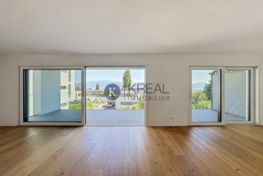 Cadre de vie privilégié : 4,5 pièces moderne avec balcon et vue exceptionnelle sur le lac