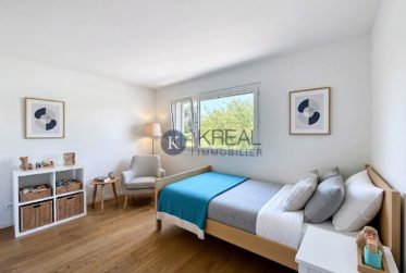 Cadre de vie privilégié : 4,5 pièces moderne avec balcon et vue exceptionnelle sur le lac